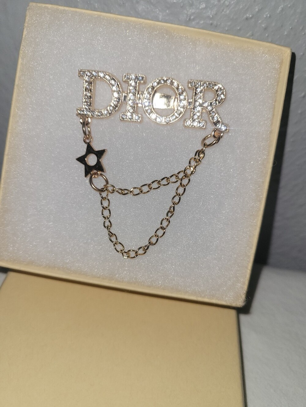 Luxury Style Brooch - Picture 9 of 9